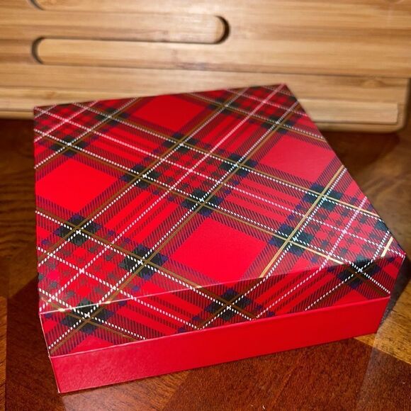 NIB Charter Club Gold-Tone Poinsettia Pendant Necklace and Stud Earrings - Picture 7 of 9